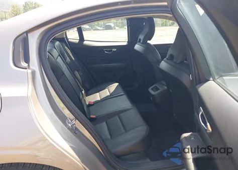 2019 Volvo S60 T6 Momentum из США, поврежденный, VIN 7JRA22TK2KG011486